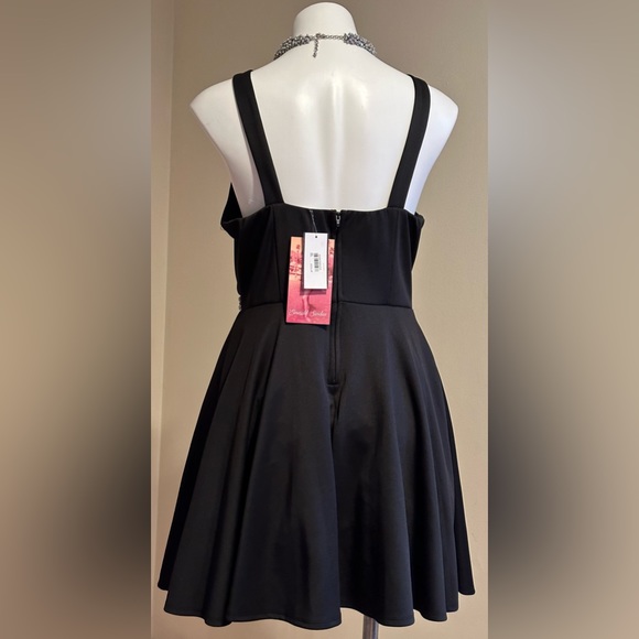 Emerald Sundae Ladies Black Round Neck Back Zip Fit & Flare Dress SZ 11 NWT - Picture 5 of 14